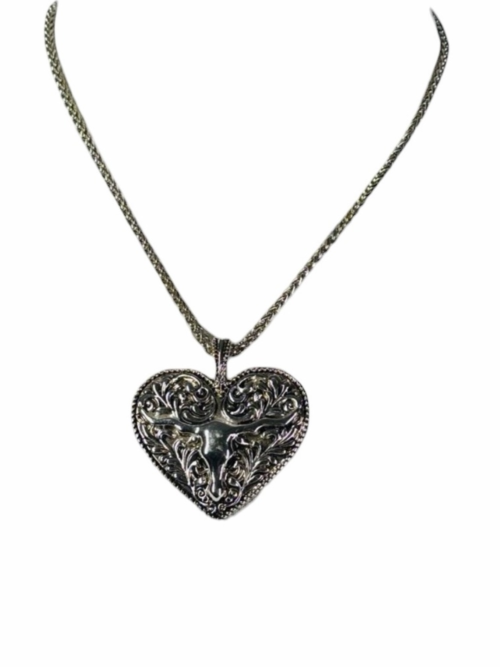 10/$25🦋 Western Charm Silvertone Heart Shaped Steer Head Charm Necklace